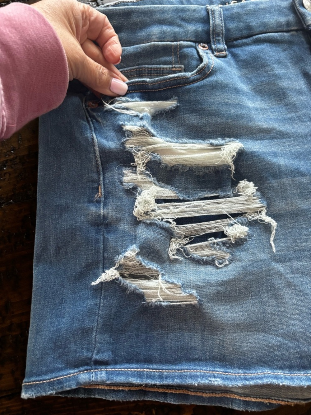 NWT American Eagle Curvy High-Rise Shortie Distressed Jean Shorts - 16 / 33W - Picture 3 of 9
